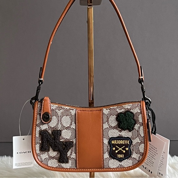 CG169 - Coach Swinger 20 in Signature Jacquard with Varsity Patches - Picture 2 of 12